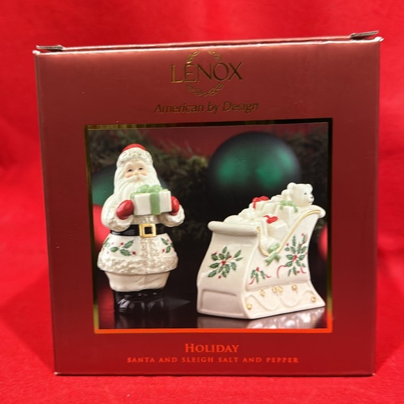 Lenox Holiday Santa and Sleigh Salt & Pepper set - Picture 4 of 5
